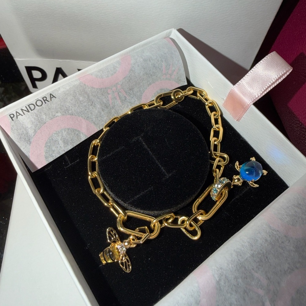 ✨ Authentic Pandora 8” Gold Link Charm Bracelet w/ Bee & Turtle Charms 💛 - Picture 3 of 15